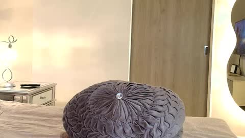 Snapshot of kathalove_1 chatting on September 24, 2025, 5:44 am Klove online show from September 24, 2025, 5:44 am