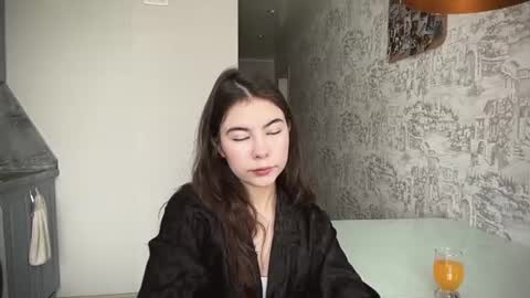 Snapshot of katheleenschraub chatting on June 24, 2026, 8:13 am Elle online show from June 24, 2026, 8:13 am