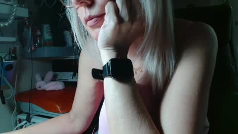 Snapshot of kathleenedwards chatting on June 16, 2026, 11:46 am Kathleen online show from June 16, 2026, 11:46 am