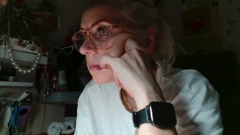 Snapshot of kathleenedwards chatting on July 1, 2026, 7:43 am Kathleen online show from July 1, 2026, 7:43 am