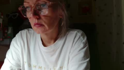 Snapshot of kathleenedwards chatting on July 13, 2026, 10:29 am Kathleen online show from July 13, 2026, 10:29 am