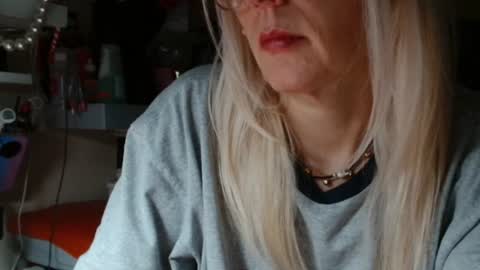 Snapshot of kathleenedwards chatting on July 31, 2026, 3:33 pm Kathleen online show from July 31, 2026, 3:33 pm