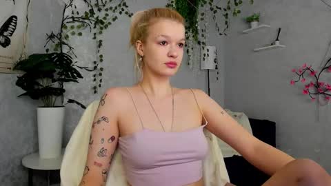 kati_li online show from February 16, 2026, 11:17 am