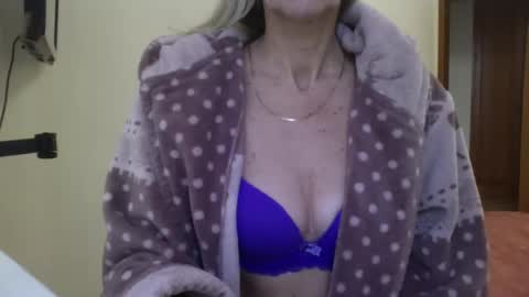 Snapshot of katia888 chatting on December 14, 2024, 12:01 pm katia888 online show from December 14, 2024, 12:01 pm