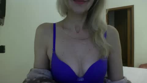 Snapshot of katia888 chatting on December 22, 2024, 12:05 pm katia888 online show from December 22, 2024, 12:05 pm