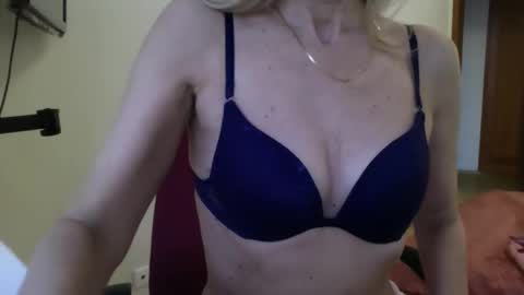 Snapshot of katia888 chatting on March 10, 2025, 2:16 pm katia888 online show from March 10, 2025, 2:16 pm
