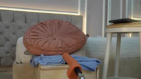 Snapshot of katia_cute_ chatting on April 19, 2026, 7:38 pm Katia Cute online show from April 19, 2026, 7:38 pm