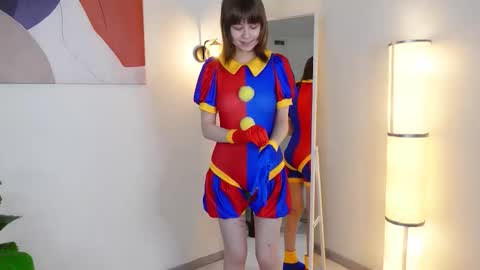 Snapshot of katie_ktk chatting on October 30, 2025, 1:56 pm Katie online show from October 30, 2025, 1:56 pm