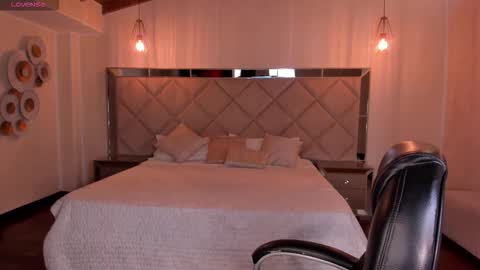 Snapshot of katiestonne chatting on October 1, 2025, 2:39 am Kate Stonne online show from October 1, 2025, 2:39 am