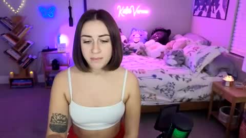 Snapshot of katieverona chatting on February 3, 2025, 12:58 am Katie Verona online show from February 3, 2025, 12:58 am