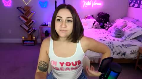 Snapshot of katieverona chatting on February 17, 2025, 12:54 am Katie Verona online show from February 17, 2025, 12:54 am