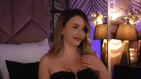 Snapshot of katjolie chatting on October 25, 2025, 7:19 pm KatJolie online show from October 25, 2025, 7:19 pm