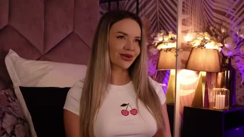 Snapshot of katjolie chatting on May 18, 2026, 7:20 pm KatJolie online show from May 18, 2026, 7:20 pm