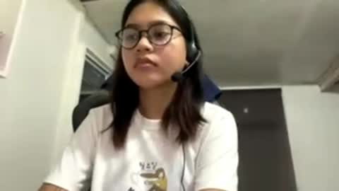 Lily online show from June 3, 2026, 2:33 pm
