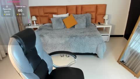 Snapshot of katnia_and_marcuz chatting on October 8, 2025, 11:41 am Katnia and Marcuz online show from October 8, 2025, 11:41 am