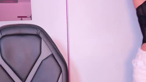 katta_martini_ online show from December 2, 2025, 3:29 pm