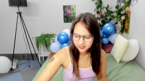 Snapshot of kattarrine_xo chatting on February 26, 2025, 12:36 pm Kate online show from February 26, 2025, 12:36 pm