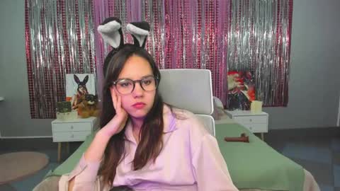 Snapshot of kattarrine_xo chatting on March 4, 2025, 9:07 am Kate online show from March 4, 2025, 9:07 am