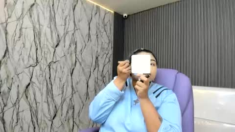 katteyes_ online show from April 17, 2026, 7:50 pm