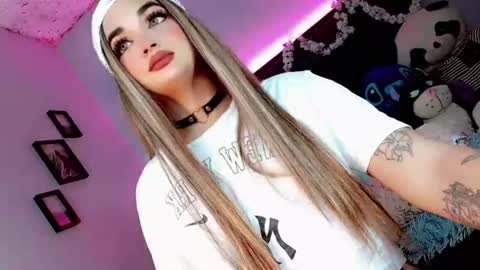 Snapshot of kattie_sweet_ chatting on November 11, 2025, 8:20 pm kattie_sweet_ online show from November 11, 2025, 8:20 pm