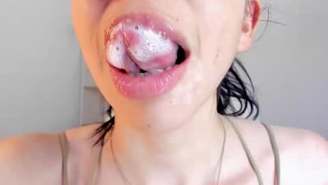 Snapshot of katty_mouth chatting on October 9, 2025, 8:51 pm Katty online show from October 9, 2025, 8:51 pm