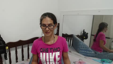 Snapshot of kattydirty144 chatting on December 30, 2024, 9:08 pm angel online show from December 30, 2024, 9:08 pm