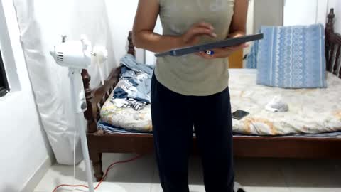 Snapshot of kattydirty144 chatting on February 5, 2025, 1:37 am angel online show from February 5, 2025, 1:37 am