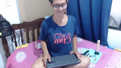 Snapshot of kattydirty144 chatting on September 14, 2025, 7:35 pm angel online show from September 14, 2025, 7:35 pm