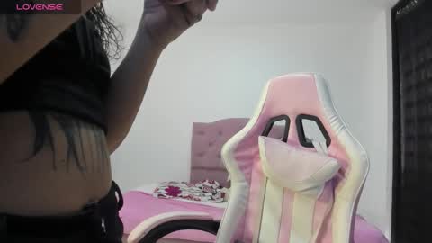 Snapshot of kattysweet__ chatting on November 3, 2025, 2:07 pm online show from November 3, 2025, 2:07 pm