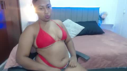Snapshot of katy_lux_ chatting on August 1, 2026, 2:38 pm katy_lux_ online show from August 1, 2026, 2:38 pm