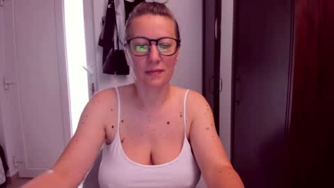 Snapshot of katynextdoor chatting on July 1, 2026, 5:42 am Katy online show from July 1, 2026, 5:42 am