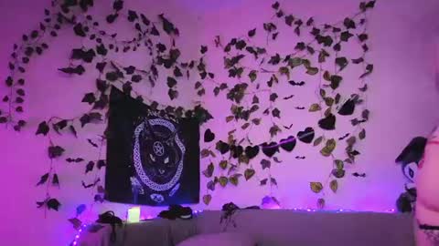 Snapshot of kawai_kittypussy chatting on June 25, 2026, 7:57 am Mia online show from June 25, 2026, 7:57 am