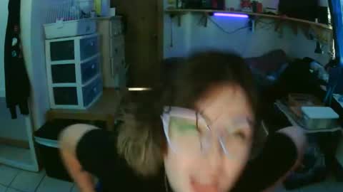 Snapshot of kawaiicvnt420 chatting on November 18, 2025, 3:16 pm kawaiicvnt420 online show from November 18, 2025, 3:16 pm