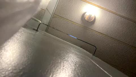 kay_la online show from September 18, 2025, 2:35 am