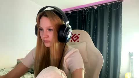 Snapshot of kayceefroehner chatting on April 18, 2026, 5:17 pm Amia online show from April 18, 2026, 5:17 pm
