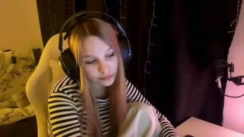Snapshot of kayceefroehner chatting on May 3, 2026, 6:36 pm Amia online show from May 3, 2026, 6:36 pm
