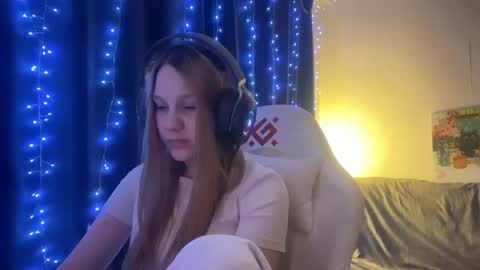 Snapshot of kayceefroehner chatting on May 19, 2026, 6:47 pm Amia online show from May 19, 2026, 6:47 pm