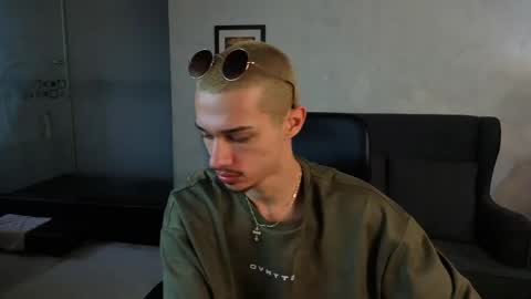 Snapshot of kaydendrew chatting on April 1, 2026, 4:57 am KaydenDrew online show from April 1, 2026, 4:57 am