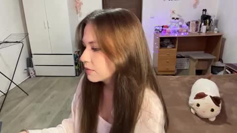 Nyelle online show from April 10, 2026, 3:17 pm