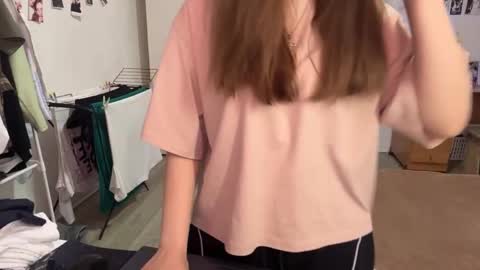 Nyelle online show from April 18, 2026, 1:59 pm
