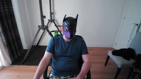 Snapshot of kaywolf89 chatting on April 5, 2026, 5:32 pm Neon online show from April 5, 2026, 5:32 pm