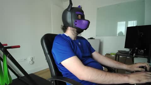 Snapshot of kaywolf89 chatting on May 10, 2026, 11:48 am Neon online show from May 10, 2026, 11:48 am