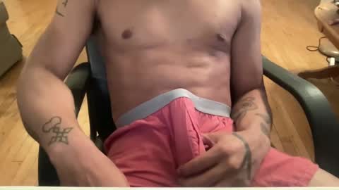 Snapshot of keesey23 chatting on October 27, 2025, 12:36 am Keesey23 online show from October 27, 2025, 12:36 am