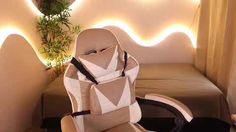 Snapshot of kehlannis_ chatting on October 18, 2025, 8:53 pm Kehlannis online show from October 18, 2025, 8:53 pm