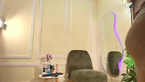 keila online show from October 8, 2025, 12:25 pm