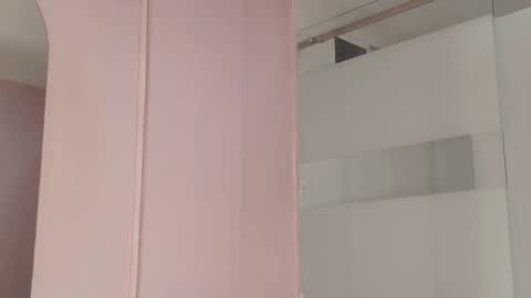 keila online show from October 27, 2025, 1:42 am