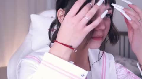 Snapshot of keira_nightly chatting on November 27, 2025, 6:54 pm Kira online show from November 27, 2025, 6:54 pm