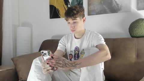 Snapshot of keithcozart1337 chatting on September 22, 2025, 4:42 pm Mark online show from September 22, 2025, 4:42 pm