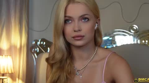 Kelly online show from October 21, 2025, 5:41 am