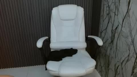 Snapshot of kelly_queenpussy chatting on September 18, 2025, 8:33 pm KEY online show from September 18, 2025, 8:33 pm